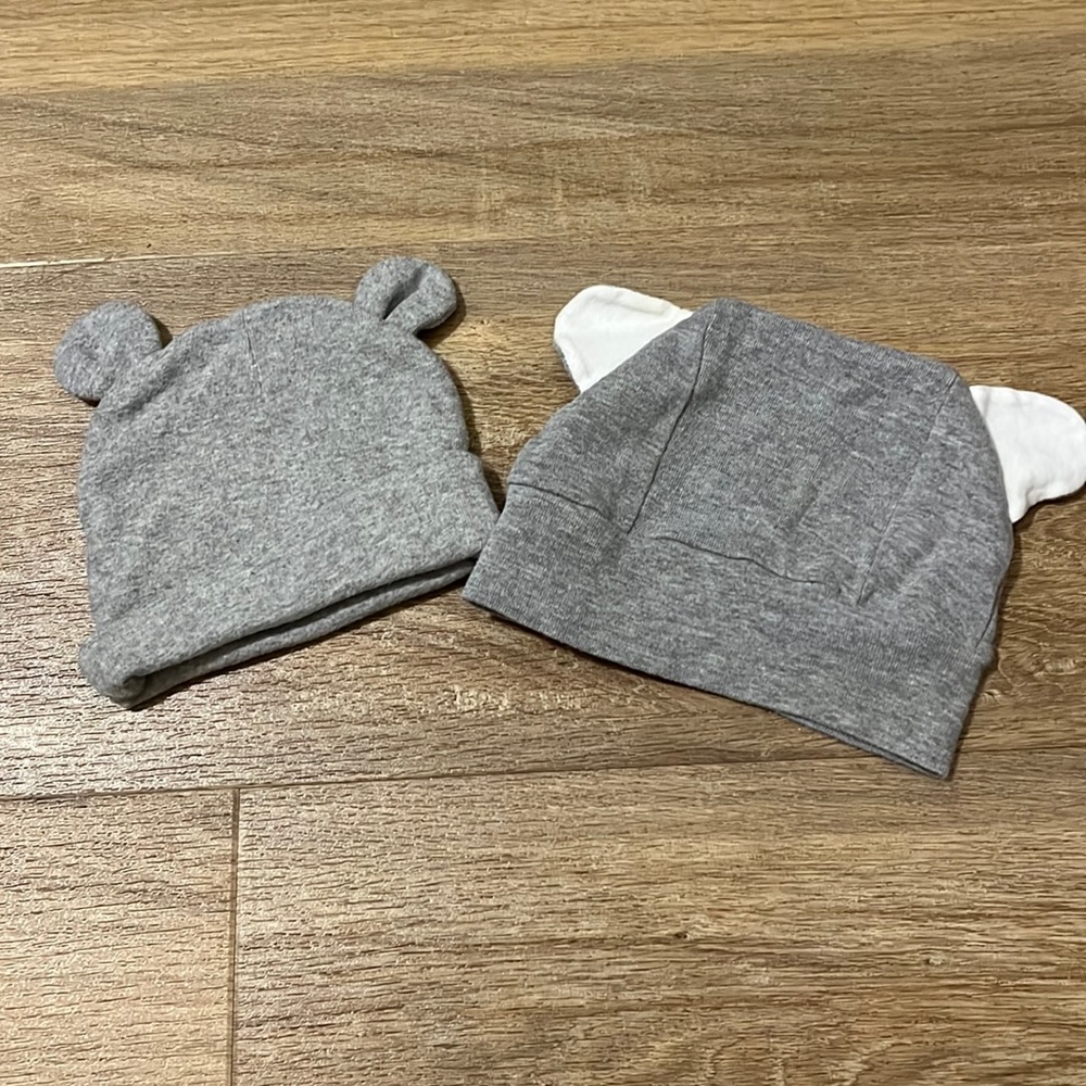 🟠Two Baby hats